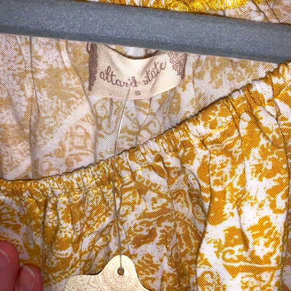 Altar’d State gold and cream print cropped top - Picture 4 of 6